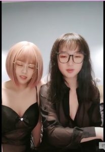 [คลิป] Chinese Wecam Girl – 2 Girls with Glasses